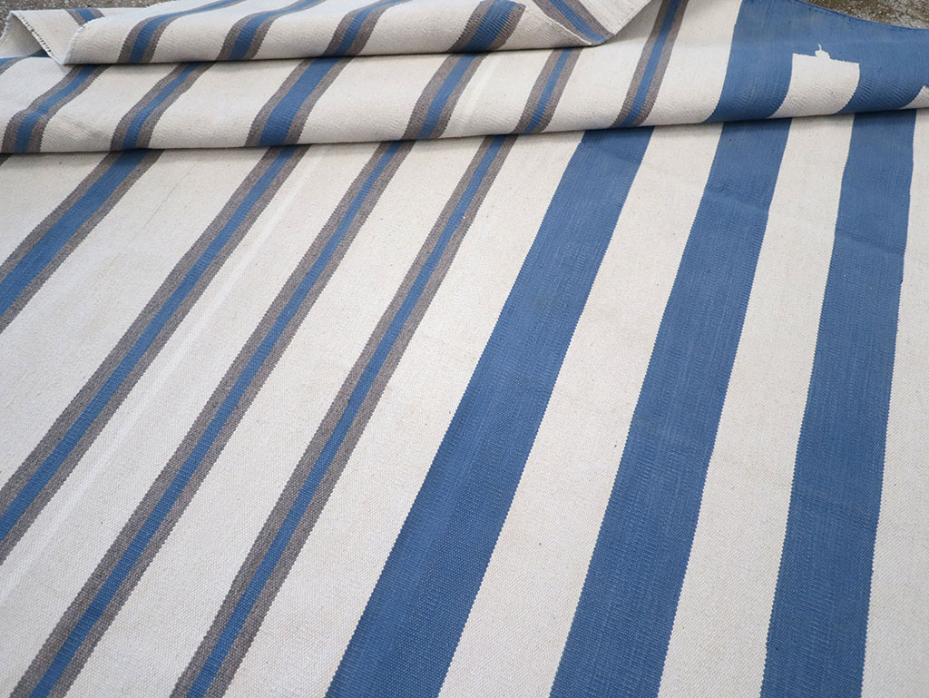 Modern Indian Flatweave Dhurrie Room Size Carpet, No.32622 - Galerie Shabab