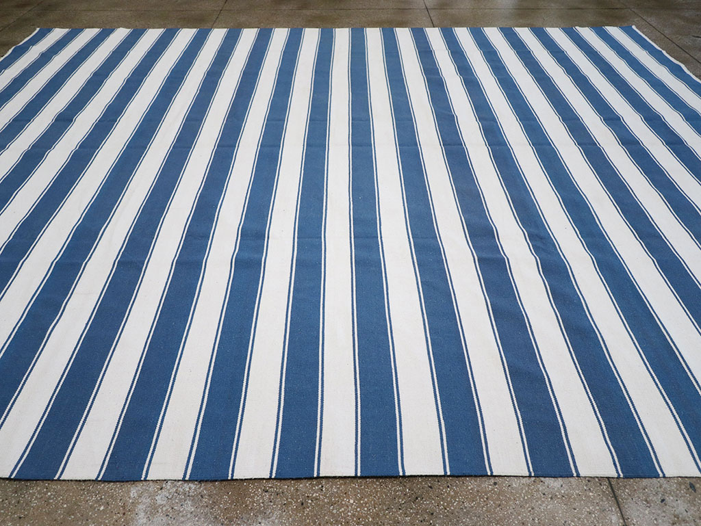 Modern Indian Flatweave Dhurrie Large Room Size Carpet, No.32627 - Galerie Shabab