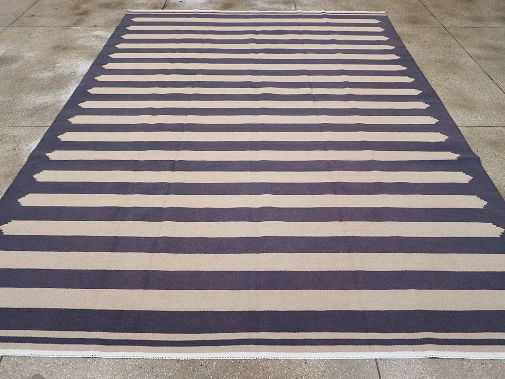 Modern Indian Flatweave Dhurrie Room Size Carpet, No.32630 - Galerie Shabab