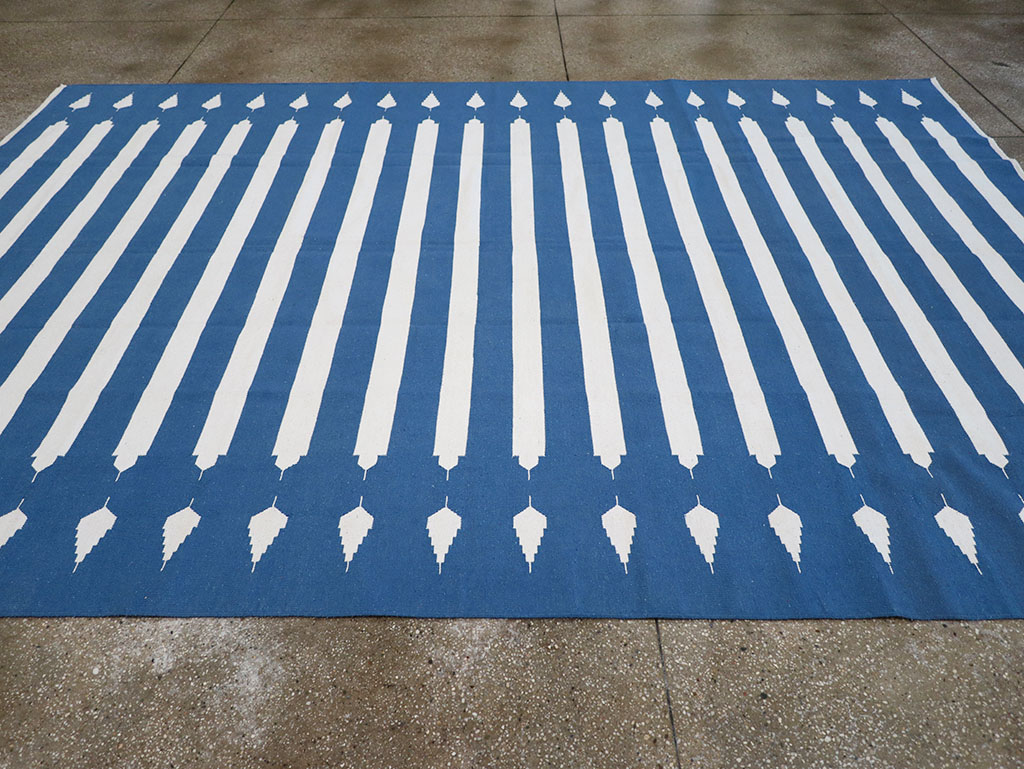 Modern Indian Flatweave Dhurrie Room Size Carpet, No.32632 - Galerie Shabab