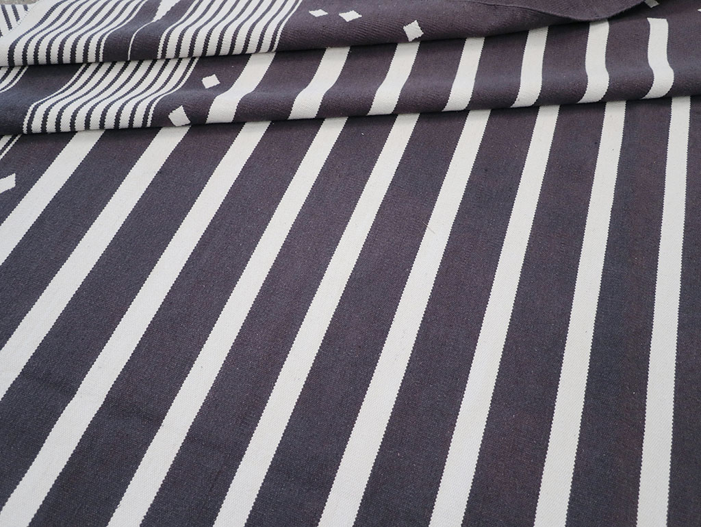 Modern Indian Flatweave Dhurrie Large Room Size Carpet, No.32634 - Galerie Shabab