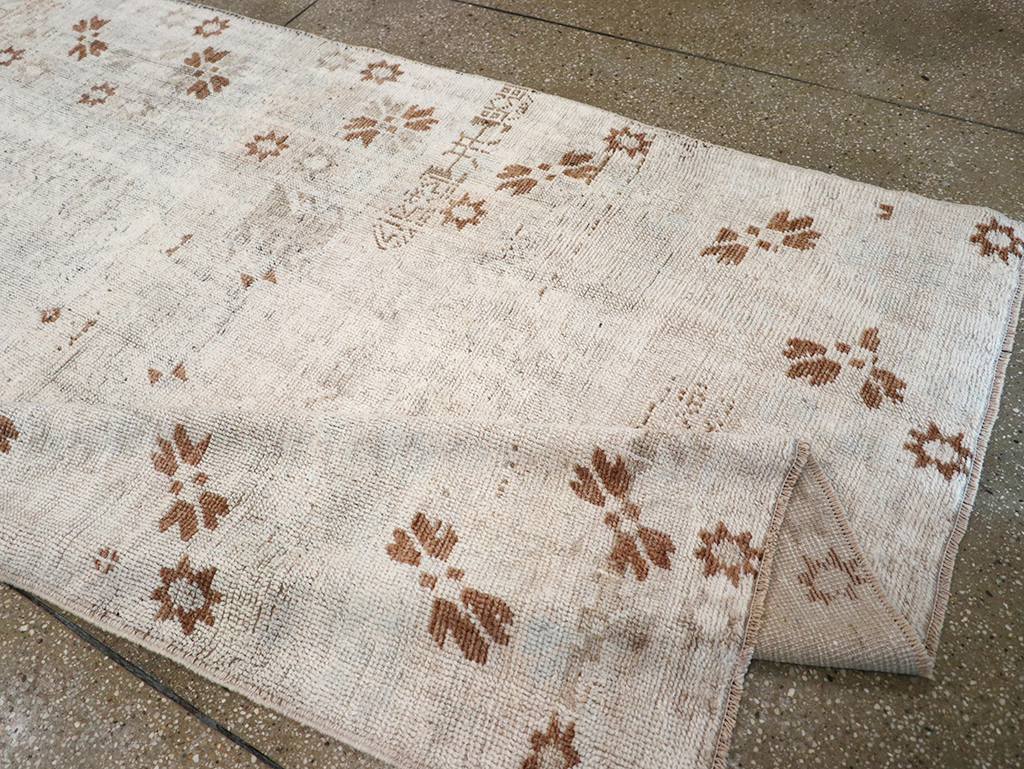 Vintage Turkish Anatolian Wide Gallery Runner, No.32663 - Galerie Shabab