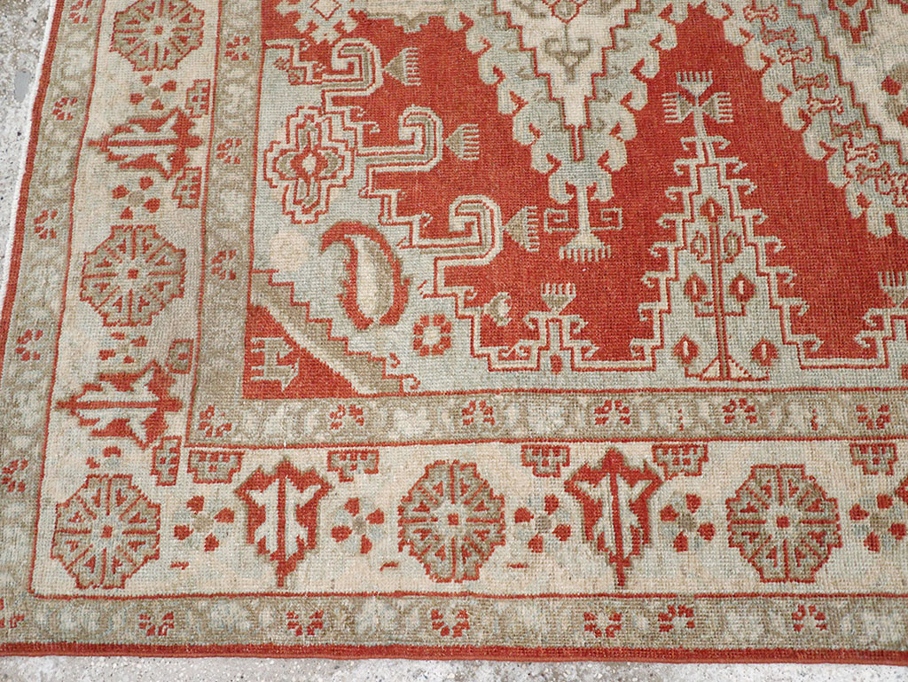 Vintage Persian Veece Accent Rug, No.32906 - Galerie Shabab