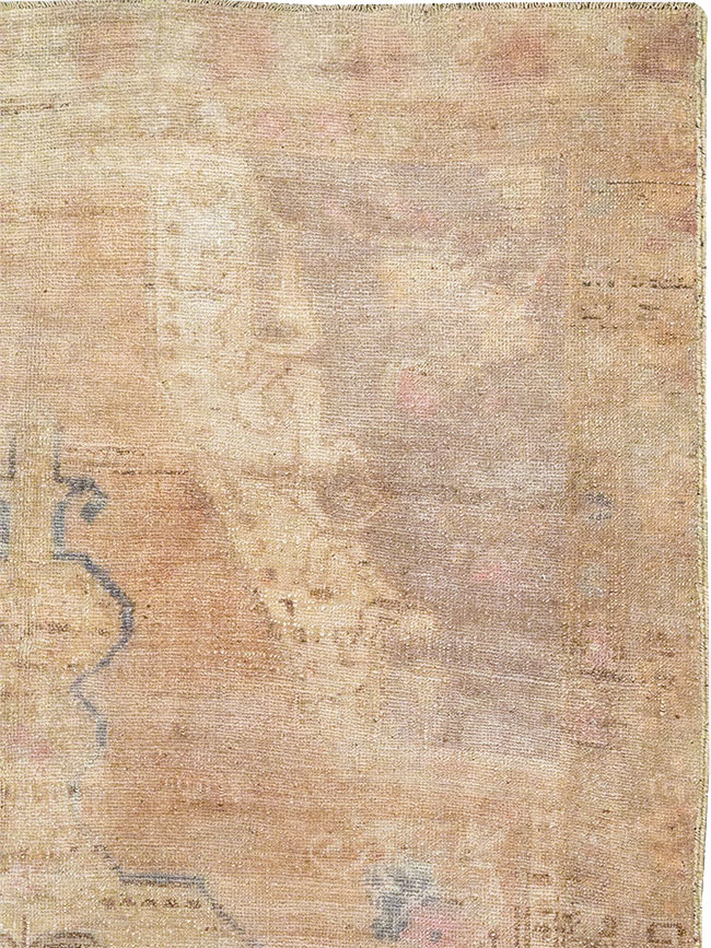 Vintage Turkish Anatolian Accent Rug, No.32977 - Galerie Shabab