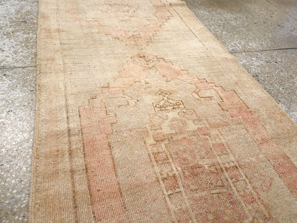 Vintage Turkish Anatolian Runner, No.32985 - Galerie Shabab