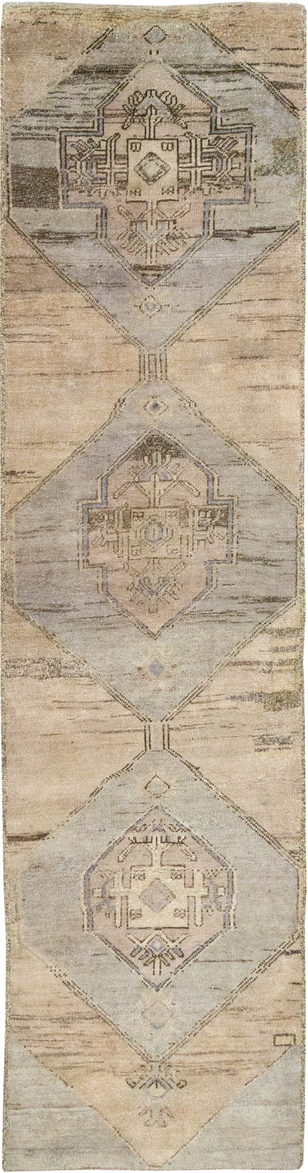 Vintage Turkish Anatolian Runner, No.32993 - Galerie Shabab