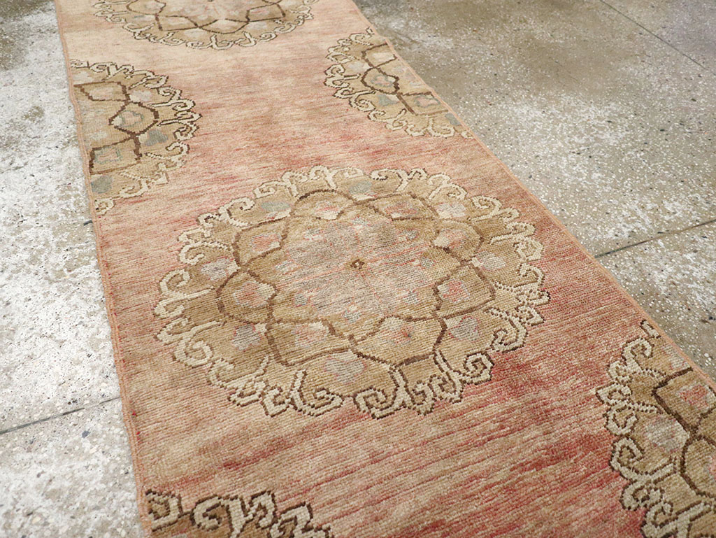 Vintage Turkish Anatolian Runner, No.32994 - Galerie Shabab