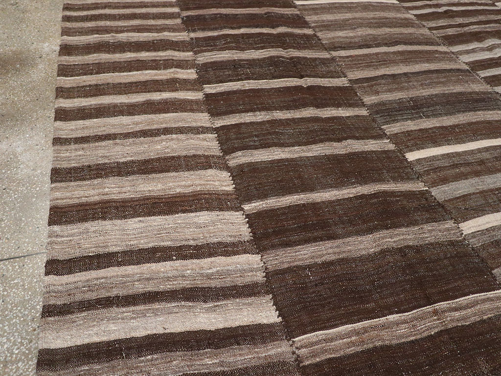 Vintage Turkish Flatweave Kilim Room Size Carpet, No.33071 - Galerie Shabab