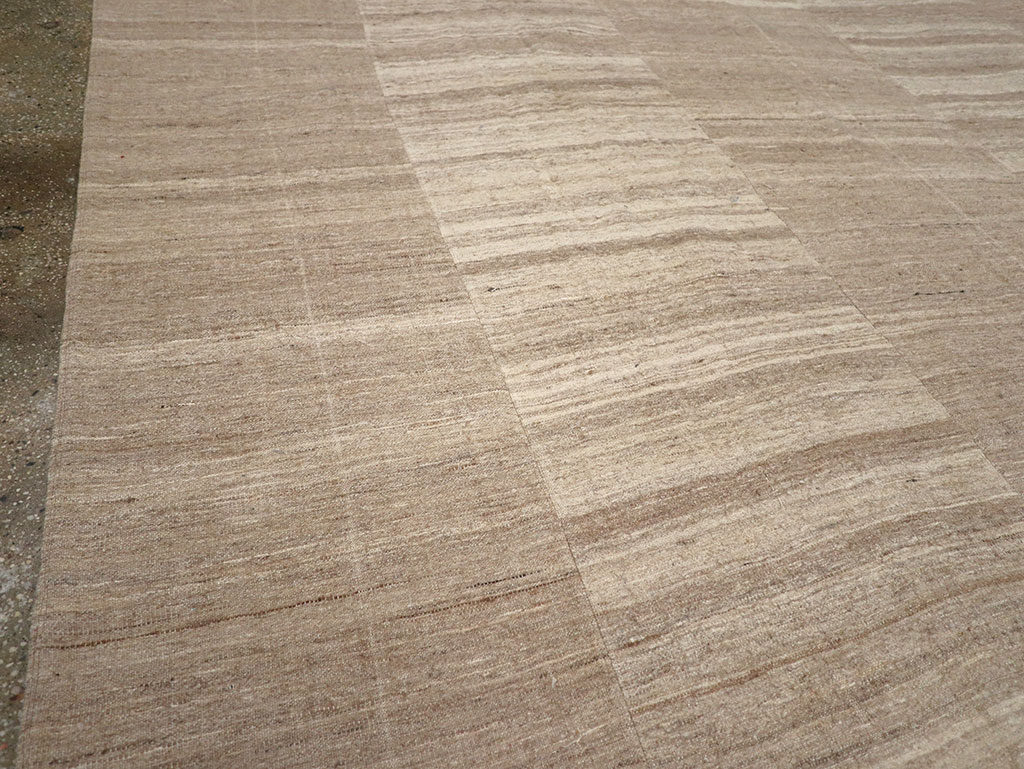 Vintage Turkish Flatweave Kilim Room Size Carpet, No.33077 - Galerie Shabab