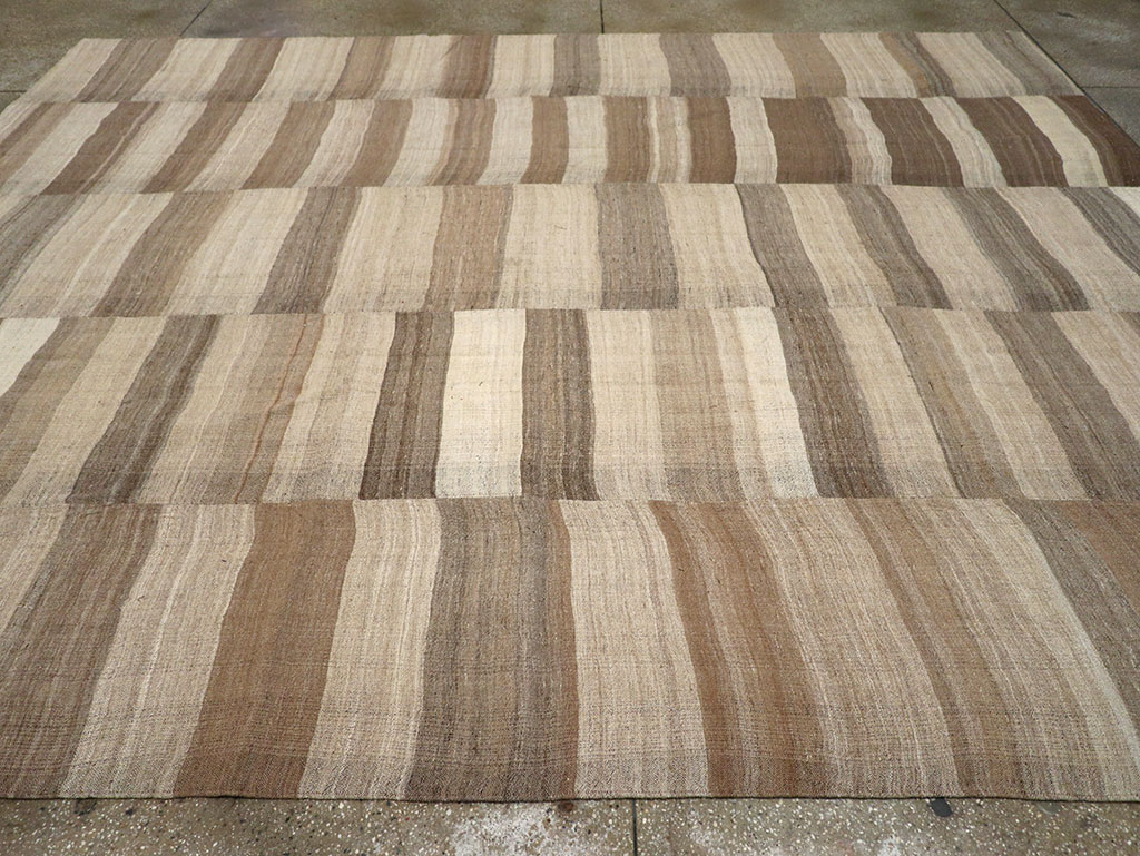 Vintage Turkish Flatweave Kilim Room Size Carpet, No.33090 - Galerie Shabab