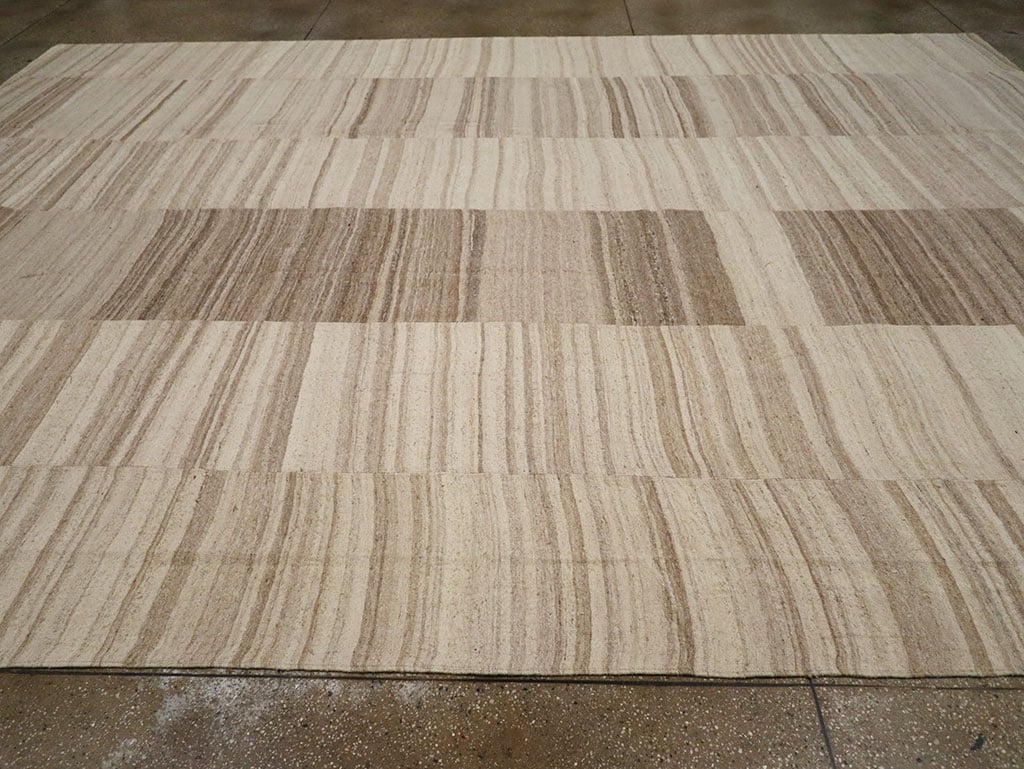 Vintage Turkish Flatweave Kilim Large Room Size Carpet, No.33098 - Galerie Shabab