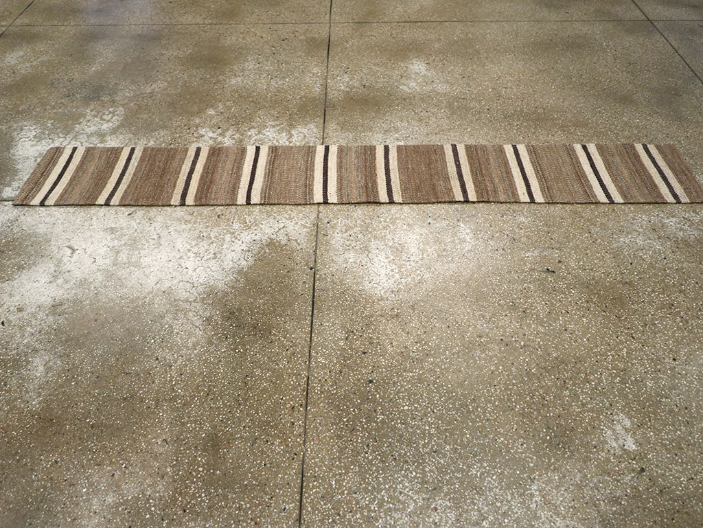 Vintage Turkish Flatweave Kilim Runner, No.33125 - Galerie Shabab