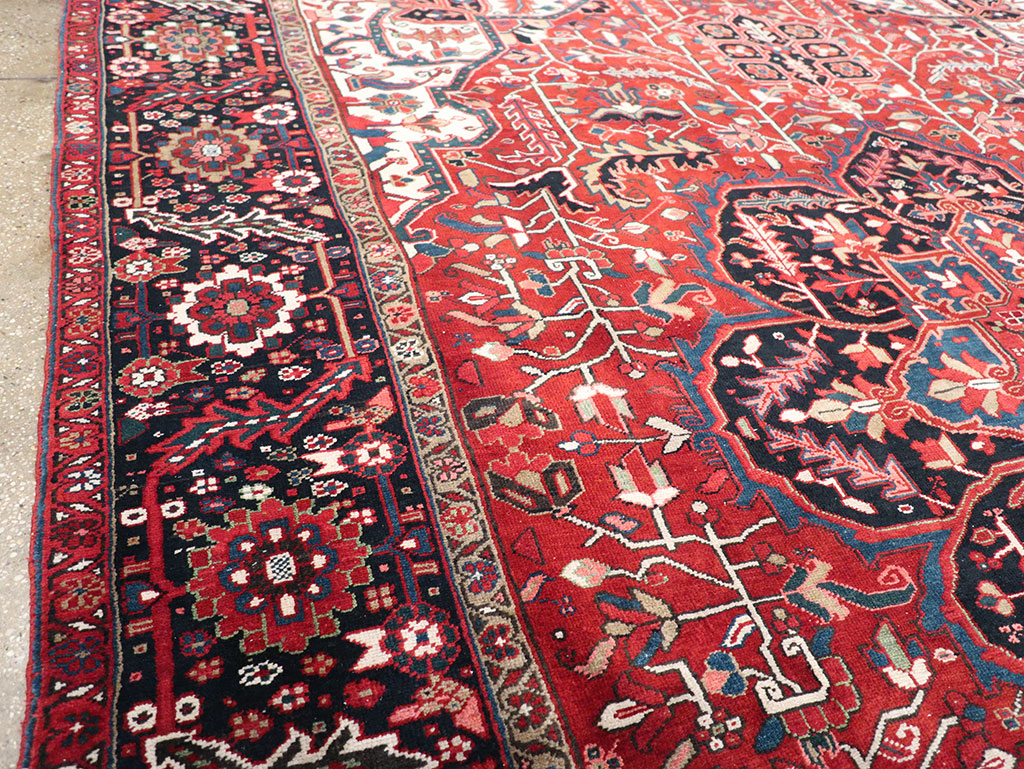 Vintage Persian Heriz Room Size Carpet, No.33168 - Galerie Shabab