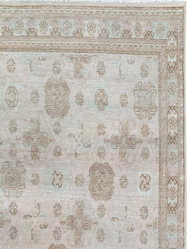 Vintage Turkish Anatolian Accent Rug, No.33246 - Galerie Shabab