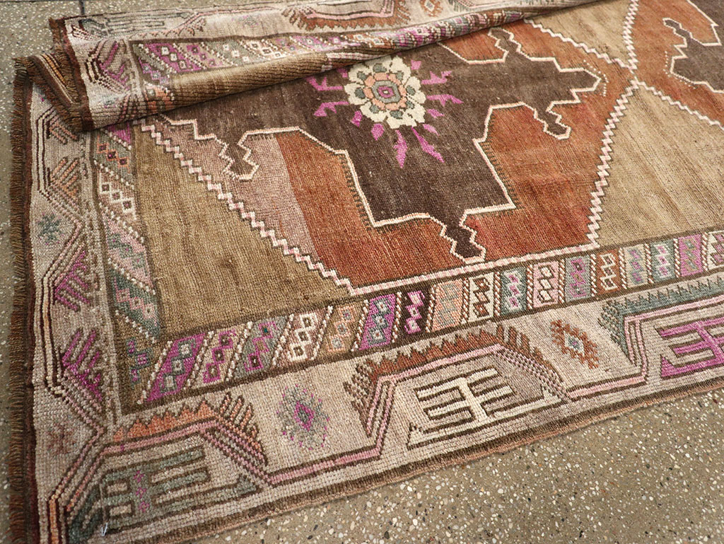 Vintage Turkish Anatolian Runner, No.33268 - Galerie Shabab