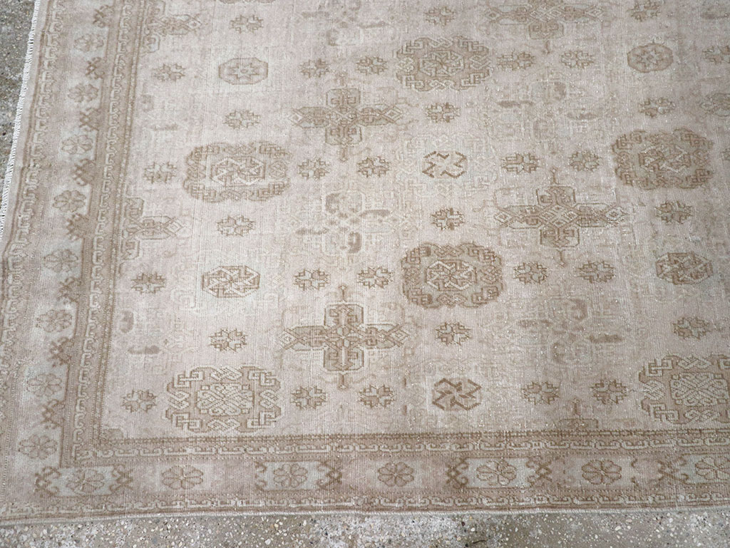 Vintage Turkish Anatolian Accent Rug, No.33278 - Galerie Shabab