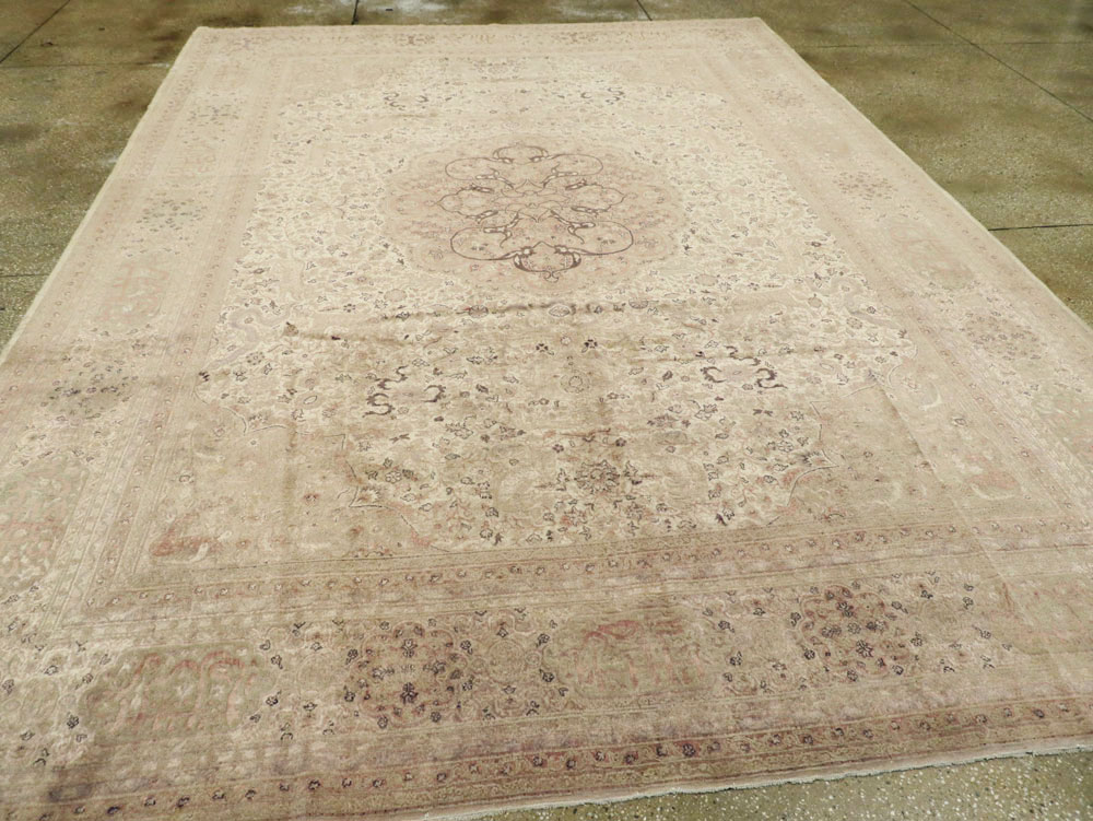 Antique Turkish Sivas Carpet, No.8322 - Galerie Shabab