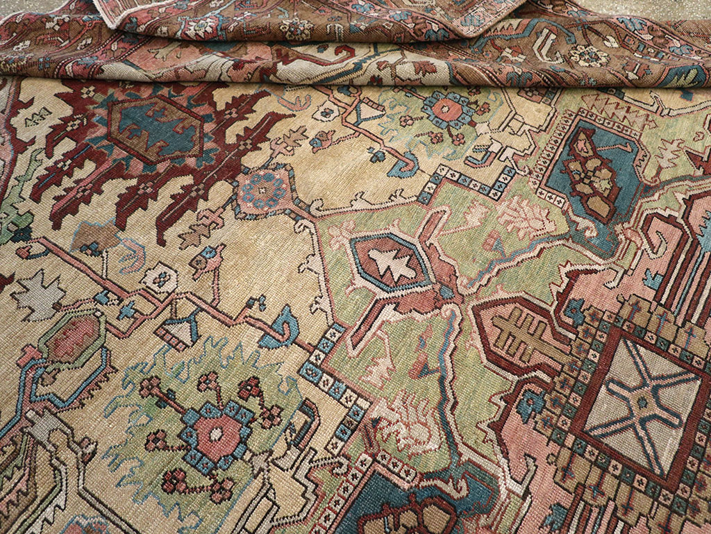Antique Persian Serapi Carpet, No.8356 - Galerie Shabab