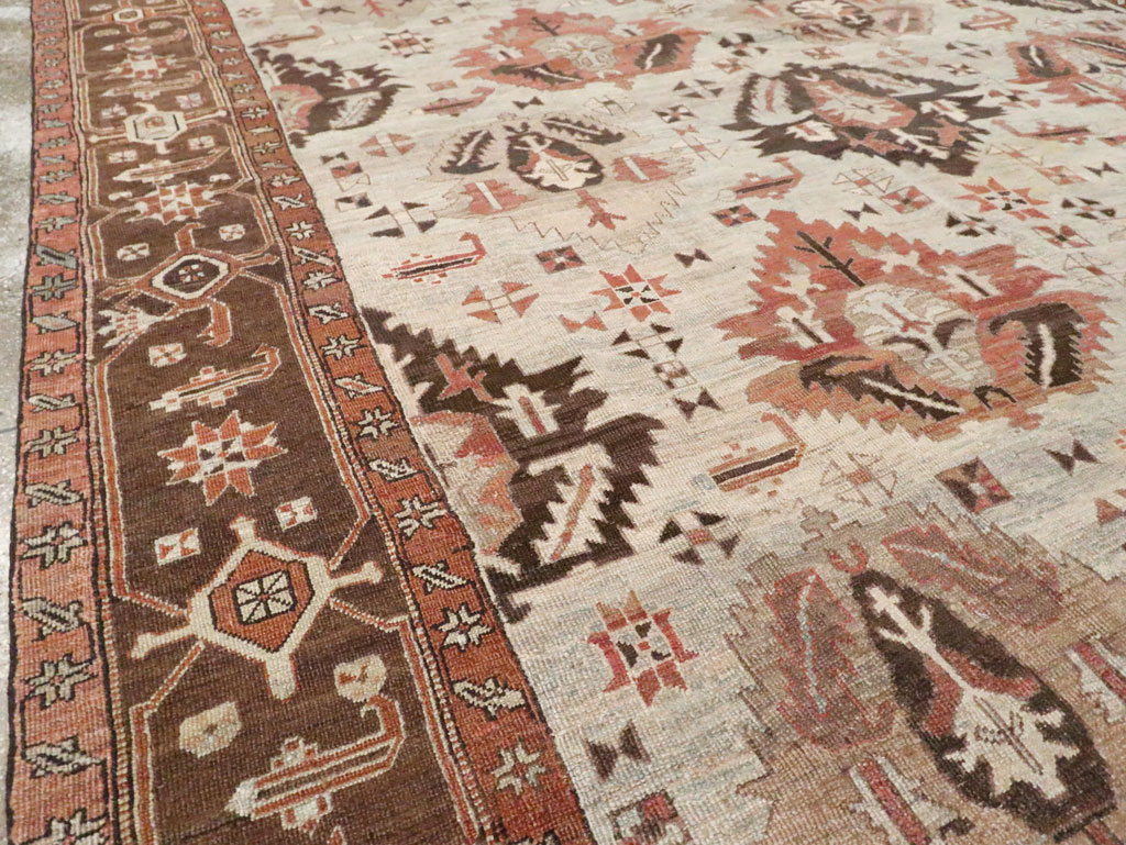Antique Persian Heriz Carpet, No.8540 - Galerie Shabab