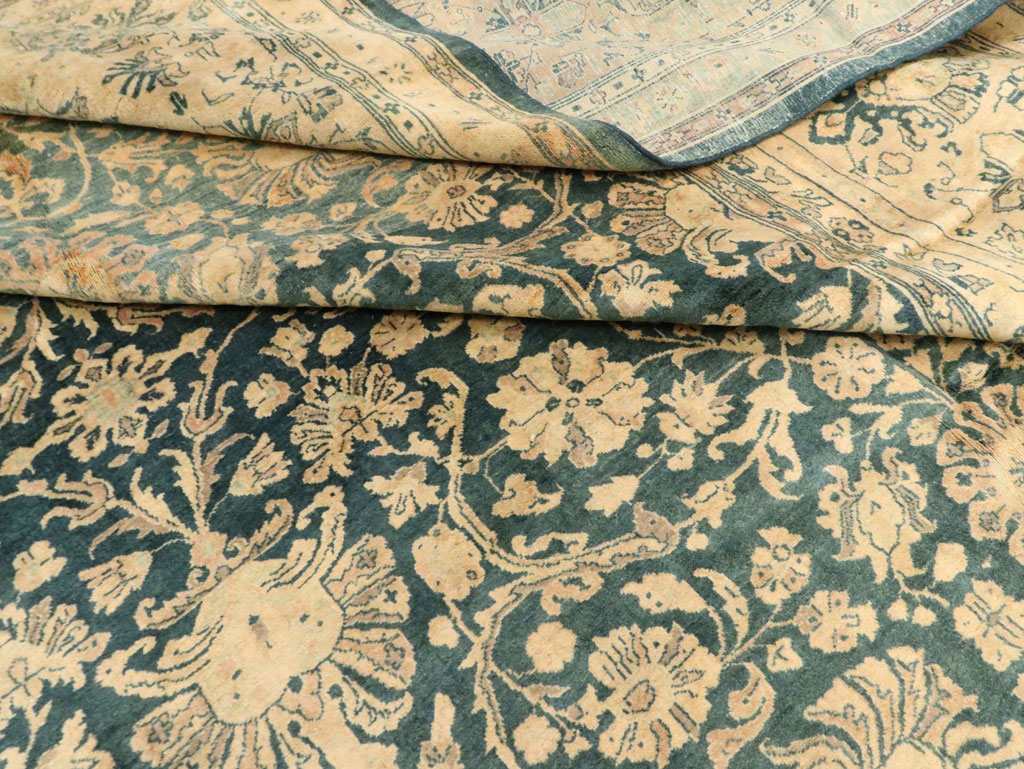 Antique Persian Sarouk Carpet, No.8616 - Galerie Shabab