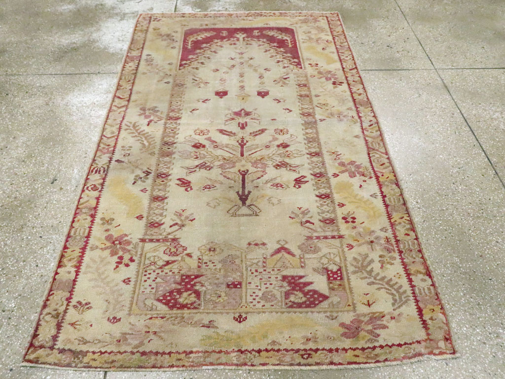 Antique Turkish Ghiordes Rug, No.8740 - Galerie Shabab