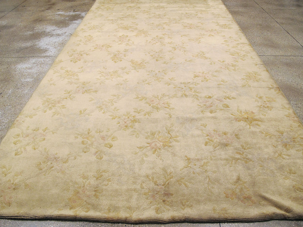 Vintage European Savonnerie Carpet, No.8783 - Galerie Shabab