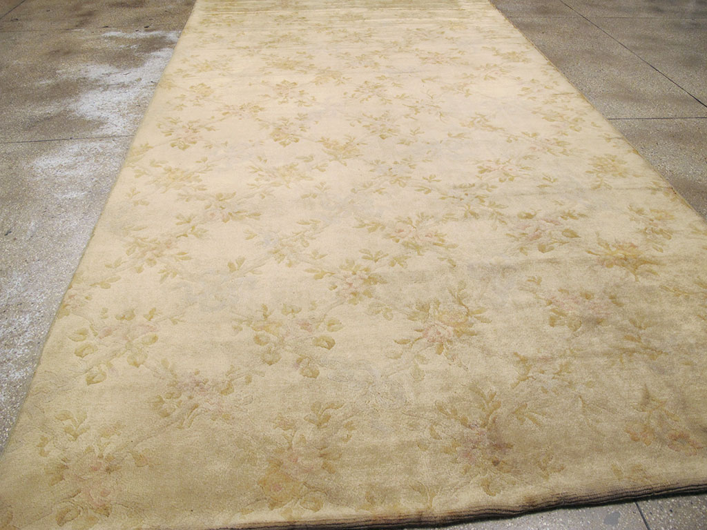Vintage European Savonnerie Carpet, No.8783 - Galerie Shabab