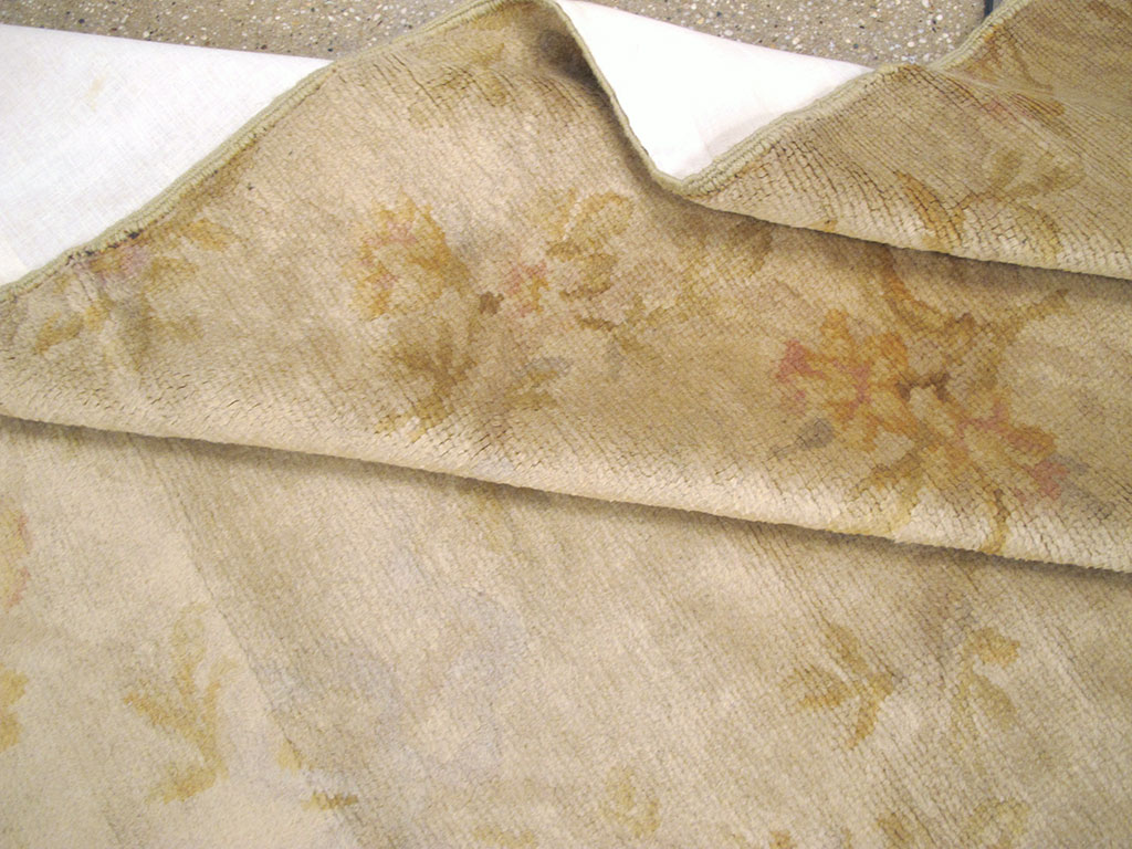 Vintage European Savonnerie Carpet, No.8783 - Galerie Shabab