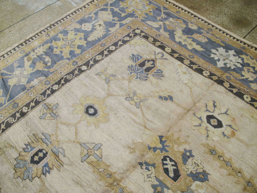 Antique Turkish Oushak Carpet, No.8859 - Galerie Shabab