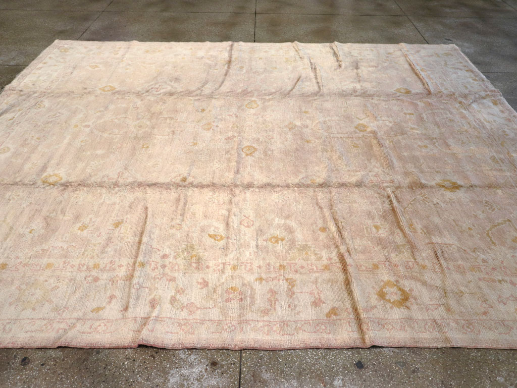 An Oushak Carpet, No.9382 - Galerie Shabab