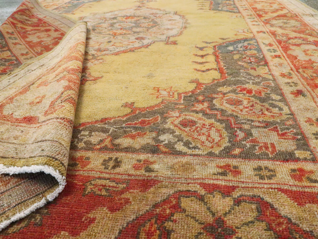 An Oushak Carpet, No.9395 - Galerie Shabab