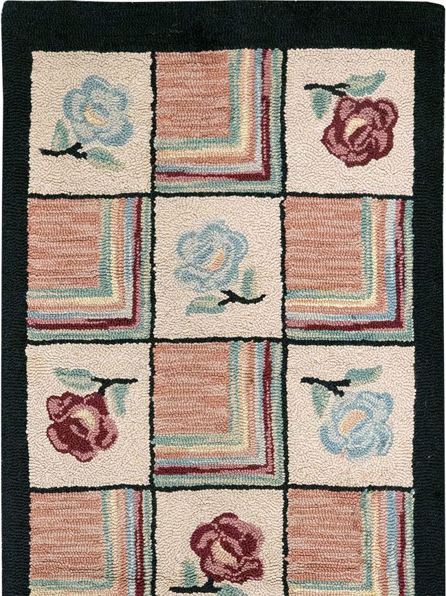 A Hook Rug Runner, No.9528 - Galerie Shabab