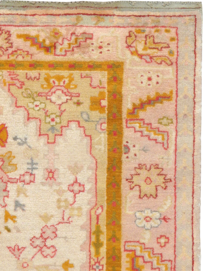Antique Turkish Oushak Rug, No.9640 - Galerie Shabab