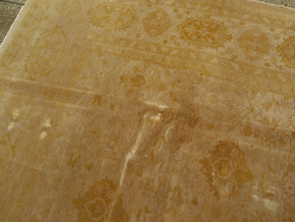 Antique Indian Lahore Square Carpet, No.9726 - Galerie Shabab